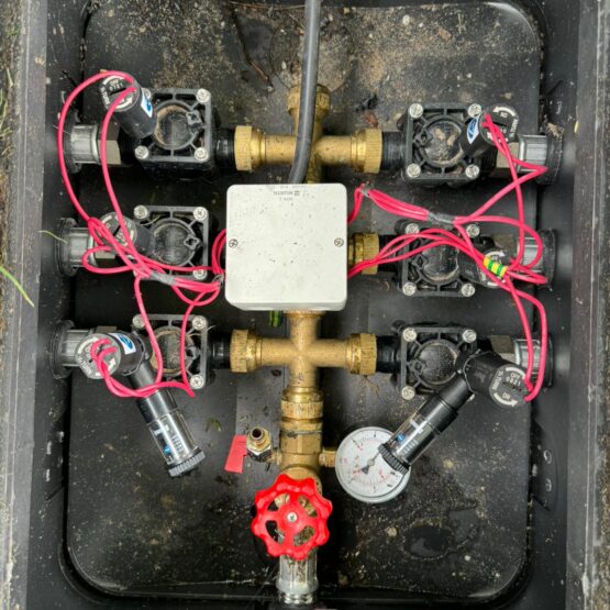 automatische gartenbewässerung versenkregner installation rasenfläche