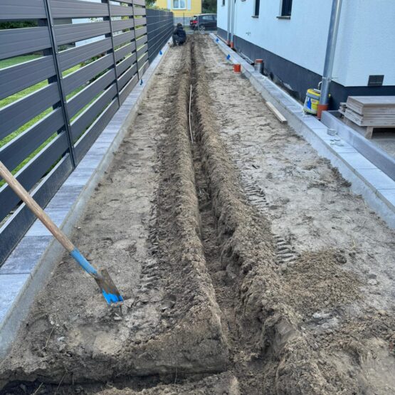 erdarbeiten leitungsgraben wasserleitung vorbereiten grabenfräse