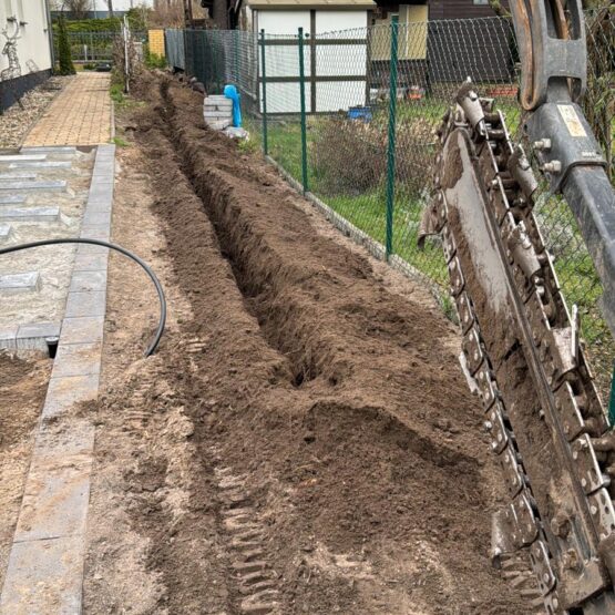 leitungsbau kabelgraben fräsen schmale grabentrasse